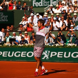 Kalahkan Djokovic, Wawrinka Juara