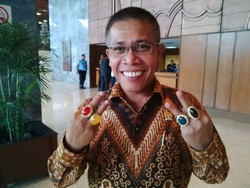 Ikut Tren, Politisi PDIP Ini Borong 8 Batu Akik di Pameran DPR