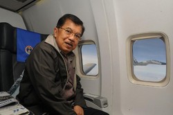 Penampakan Pesawat Wapres JK Dikawal Sukhoi, dari Makassar Menuju Halim