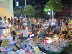 Belanja Seru di Pasar Malam Palladium Bangkok, Thailand