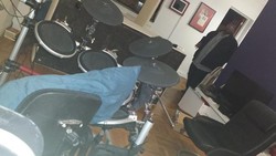 Apartemennya Jadi Tempat Pesta Seks, Ari Jadi Gelandangan