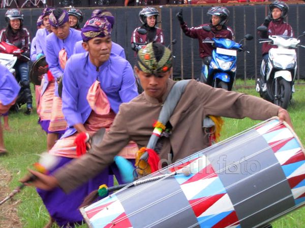 Tarian Adat NTB Sambut Honda Smart Adventure Tarian Adat NTB Sambut Honda Smart Adventure