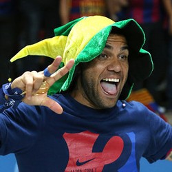 Alves Buka Peluang Main di Milan
