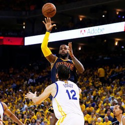 LeBron Triple-Double, Giliran Cavs Bekuk Warriors Lewat OT