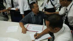 Gebrakan Meja dan Drama Warnai Gladi Haji di Pondok Gede