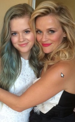 Kemiripan Reese Witherspoon dengan Putrinya yang Seperti Kakak-Adik