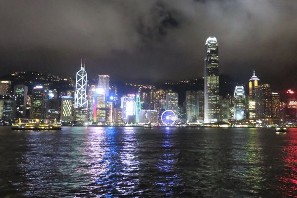 Gemerlap Hong Kong di Malam Hari