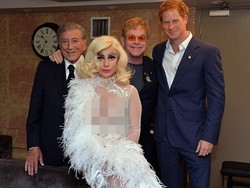Bertemu Pangeran Harry, Lady Gaga Ekspos Belahan Dada