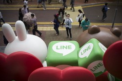 Bikin Stiker Kreatif, 3 Anak Muda Raih Puluhan Juta Rupiah