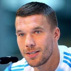 Kalau Dibutuhkan, Podolski Akan Bertahan di Arsenal