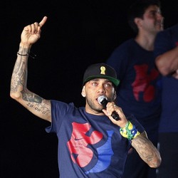 Dani Alves Perpanjang Kontrak dengan Barca