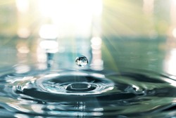 Sering Konsumsi Air Hujan, Apakah Berbahaya?