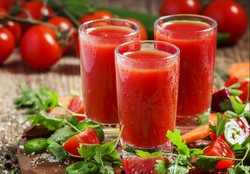 Konsumsi Tomat dan Bayam dapat Membantu Lindungi Kulit dari Bahaya Sinar UV