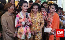 Respons Warga yang Antusias Saksikan Siraman Selvi dari Dekat