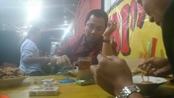 Lapar usai Diperiksa 9 Jam, Wali Kota Semarang Jajan di Pinggir Jalan