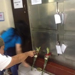 Mawar untuk Angeline di Kamar Jenazah RS Sanglah
