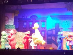 Ini Kejutan di Musikal Sesame Street Live Elmo Makes Music