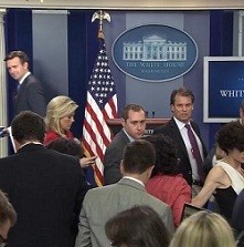 Wartawan di Gedung Putih Ikut Dievakuasi karena Ancaman Bom