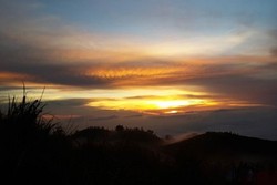Golden Sunrise Juara ada di Gunung Prau, Dieng