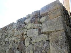 Kisah Kastil Jepang yang Temboknya dari Peti Mati