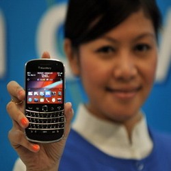 Akun BlackBerry ID Sama, Mengapa Kontak BBM Tetap Kosong?
