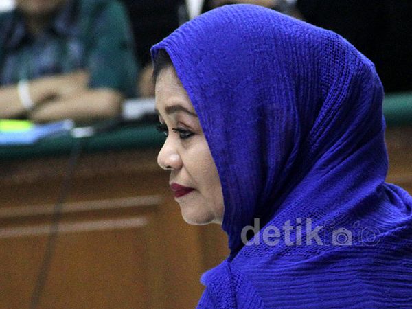 Istri Sutan Bhatoegana Menolak Bersaksi