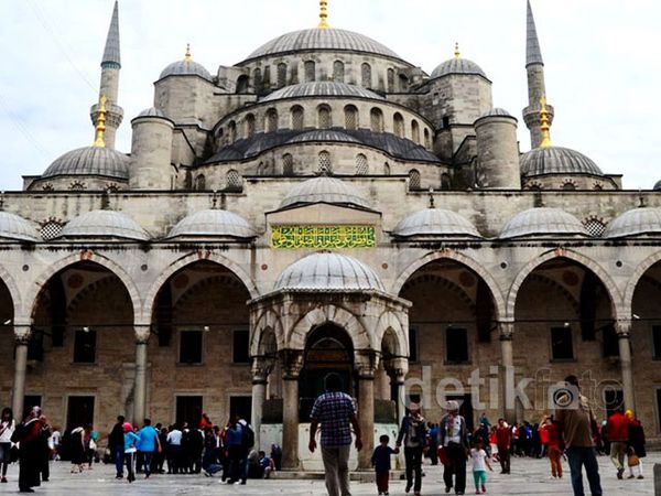 Menengok Kemegahan Blue Mosque di Turki