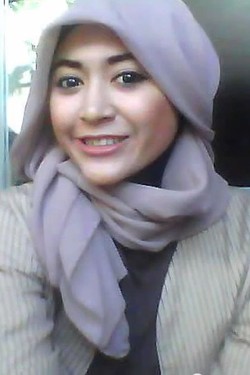 Tutorial Hijab Paris Segiempat yang Bisa Dipakai ke Segala Acara