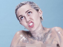 Miley Cyrus Ngaku Biseksual pada Sang Ibu Sejak Usia 14 Tahun