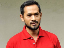 Oka Antara Tak Betah Berjenggot Panjang