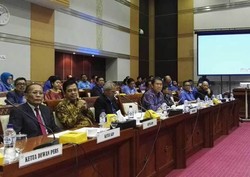 Ditolak Apple, Menkominfo Curhat ke DPR