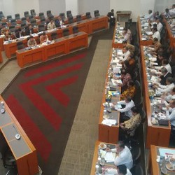 DPR Cecar Sofyan, Puan, Tedjo, dan Indroyono