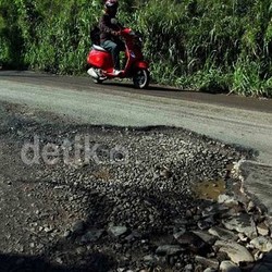 Rusak Parah, Jalan di Banten Selatan 160 Km Ditempuh 9 Jam