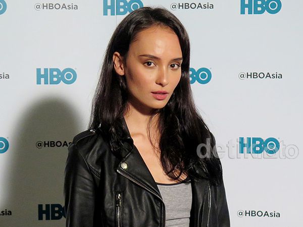 Salvita De Corte Jadi Anak Jalanan di 'Halfworlds' Salvita De Corte Jadi Anak Jalanan di 'Halfworlds'