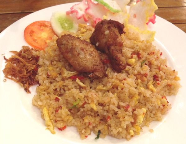 Menikmati Nasi Goreng Balacan yang Wangi di PJs Cafe and Boutique