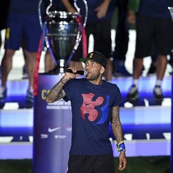 Berubah Pikiran dan Perpanjang Kontrak, Dani Alves Mengaku Ikuti Kata Hati