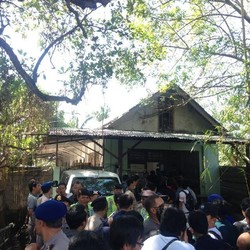 Ibu ini Memaksa Masuk ke Rumah Ibu Angkat Angeline, Ingin Pukul Agus