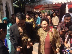 Resepsi Gibran dan Kenangan Komedian Nunung soal Kado dari Jokowi