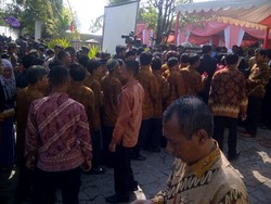 Ratusan Warga Antre di Lokasi Resepsi Gibran-Selvi, Begini Penampakannya