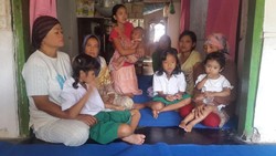 Duka di Rumah Ibu Kandung Angeline di Banyuwangi, Nenek Misyah Menangis