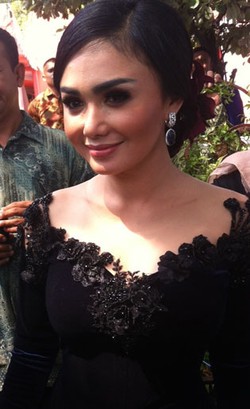 Yuni Shara Berjuang untuk Datang ke Pernikahan Gibran dan Selvi