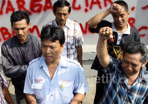 Warga Rawajati Tolak Penggusuran