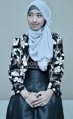 Tips untuk Hijabers Siasati Busana Lama Agar Tetap Stylish Namun Tak Ketat