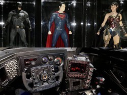 Melihat Lebih Dekat Batmobile dan Kostum Para Jagoan di Batman vs Superman