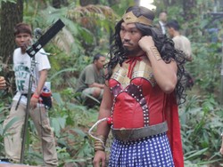 Mongol Stres Lega Tak Harus Pakai Stocking di Comic 8: Casino Kings