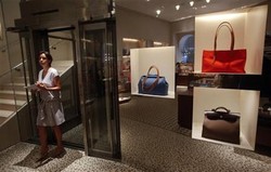 Tak Kena Pajak 40%, Beli Tas Louis Vuitton Cs Lebih Murah di RI