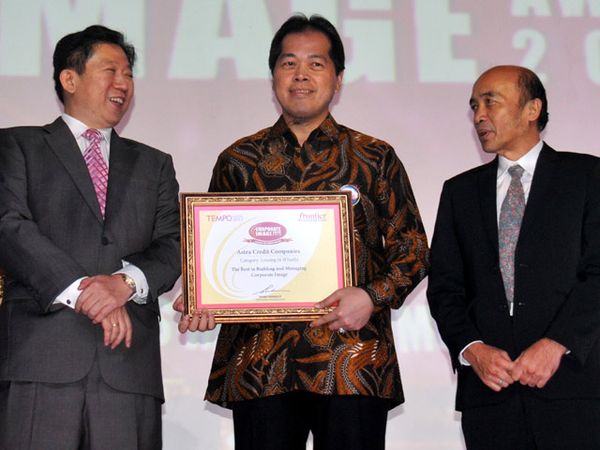 Penyerahan Corporate Image Award 2015