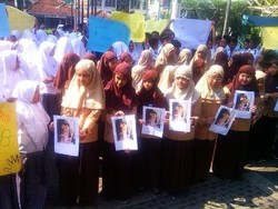 Pelajar di Bandung Doa Bersama dan Serukan Stop Kekerasan pada Anak