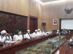Bertemu Oded, FPI Minta Tempat Hiburan Malam Ditutup