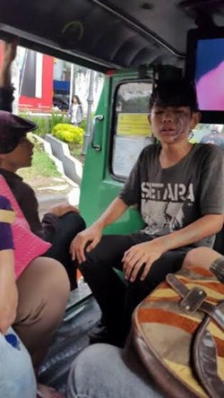 Pengamen Berandalan Hantui Penumpang Angkot di Bandung